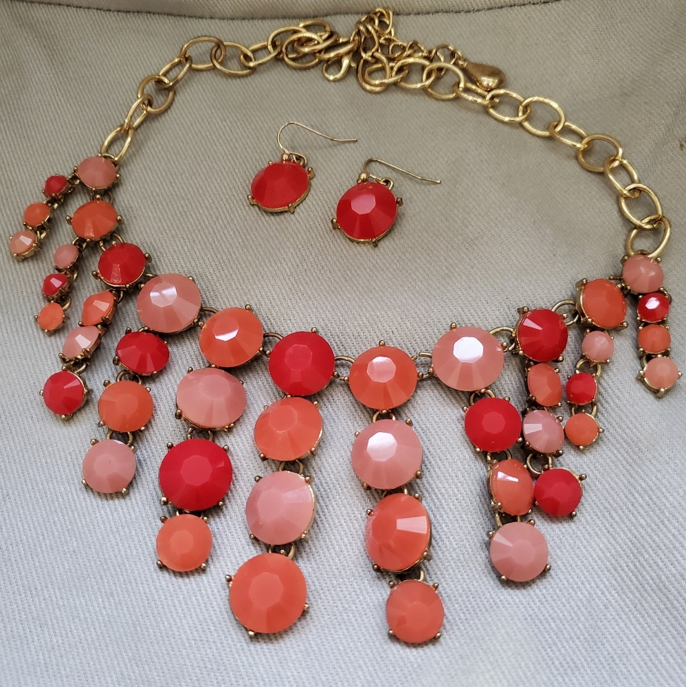 Necklace and earing set. Various shades of pink